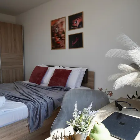 Cozy Place With Free Parking *