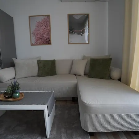 Cozy Place With Free Parking Apartmán Sofie